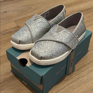 TOMS Tiny Alpargata Glitter